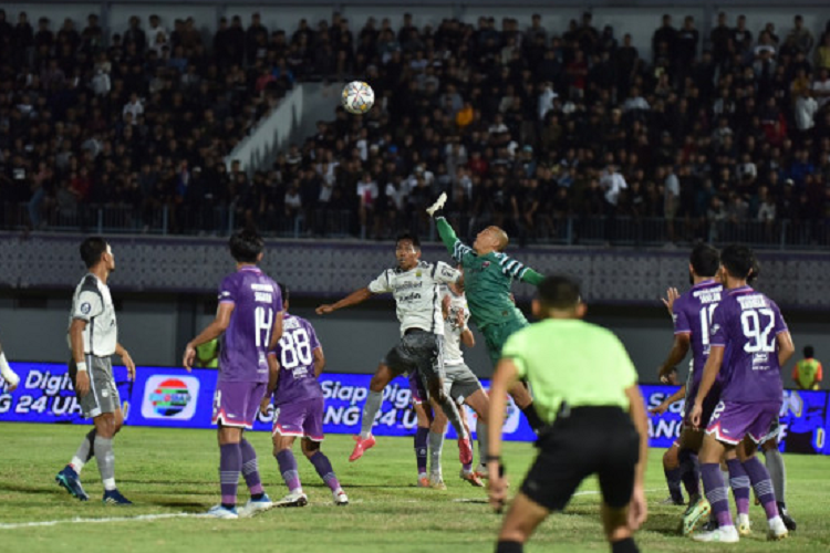 Persib Kalah Telak 0-4 di Tangan Persita Tangerang